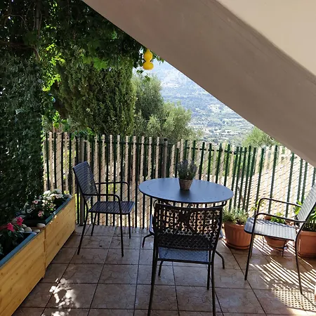 Christos Apartment Zola