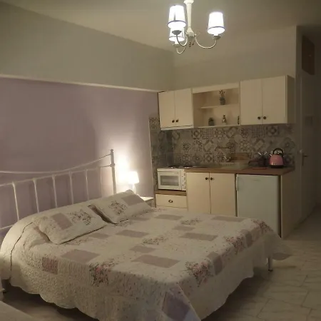 Christos Apartment Zóla